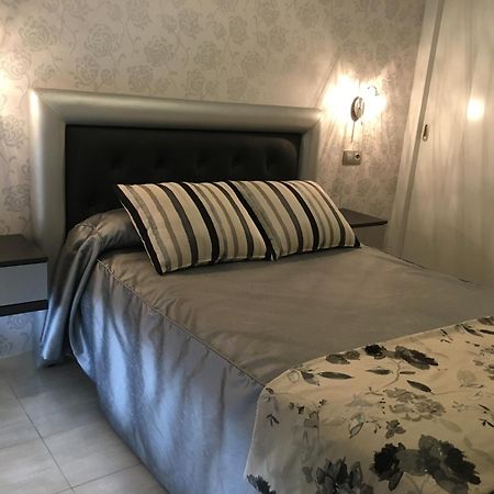 Hostal Sainz Riano  Ngoại thất bức ảnh