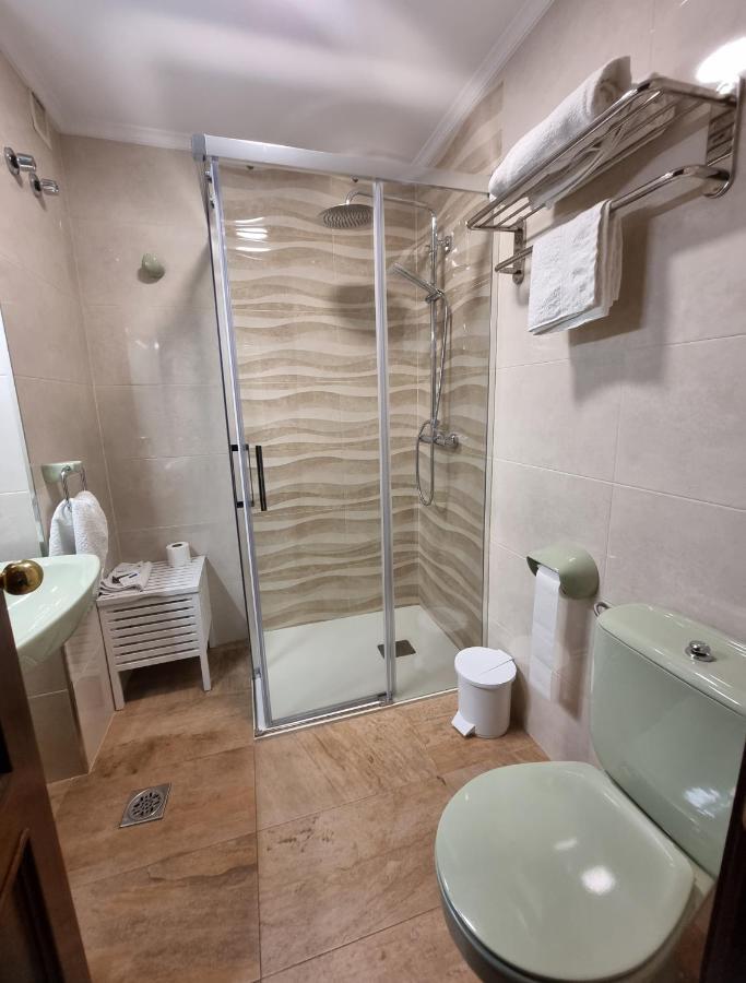 Hostal Sainz Riano  Ngoại thất bức ảnh