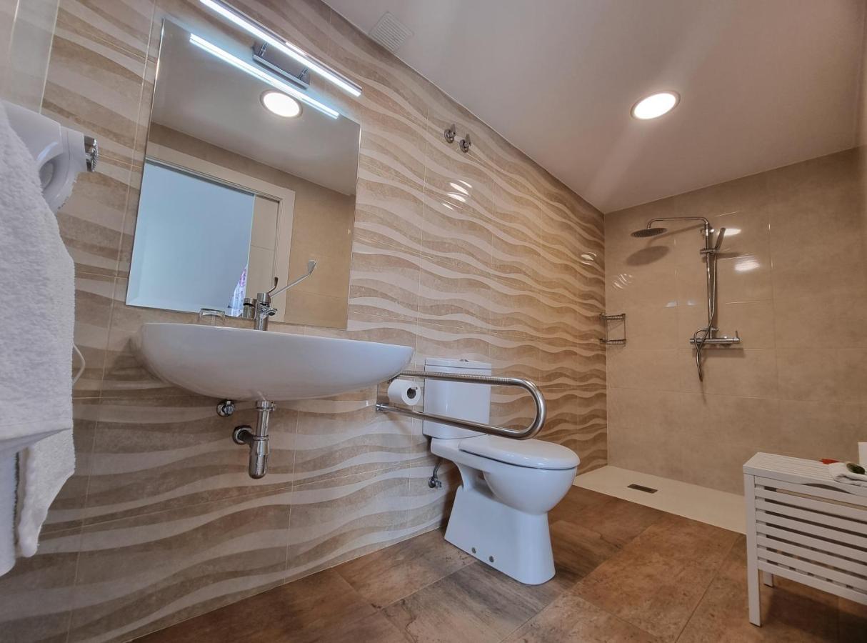 Hostal Sainz Riano  Ngoại thất bức ảnh
