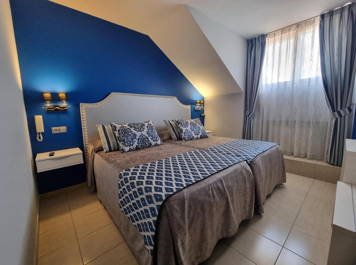 Hostal Sainz Riano  Ngoại thất bức ảnh